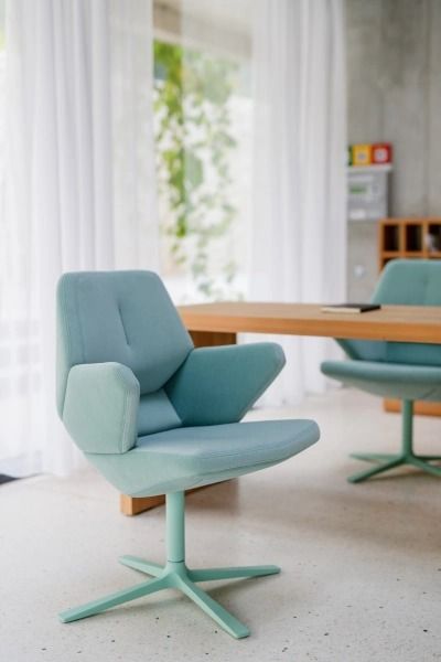 Uređenje kancelarije - Trifidae konferencijske stolice