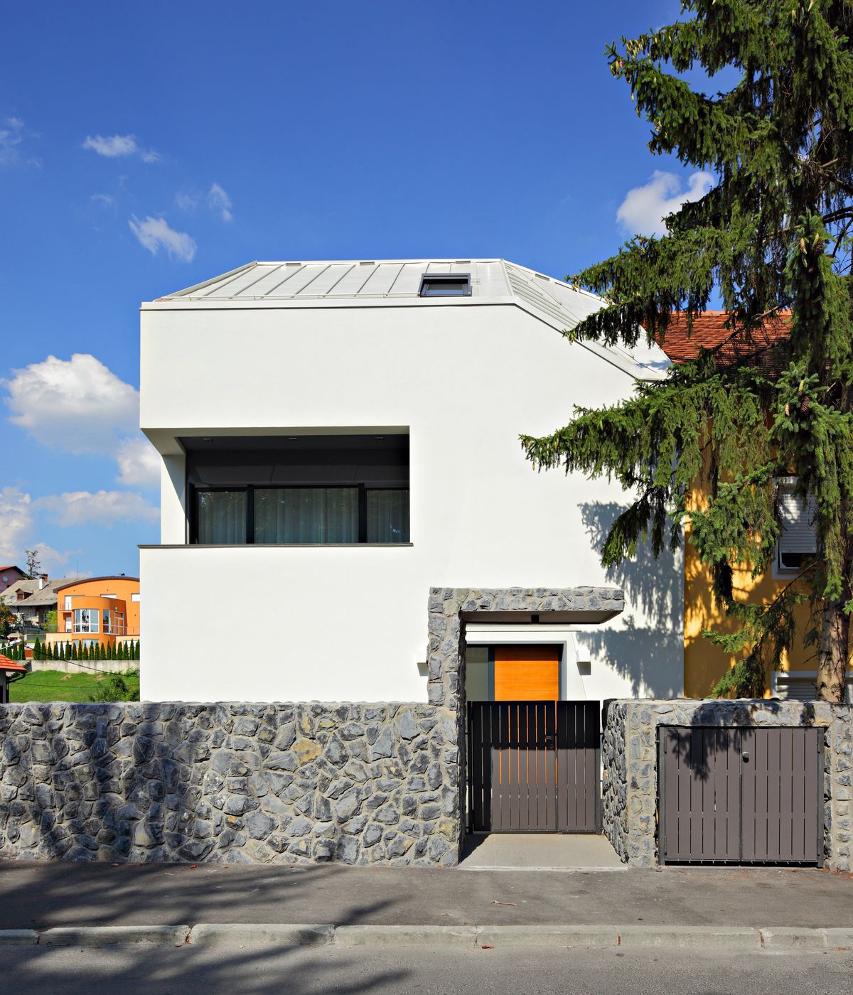 Višestambena zgrada na Vrhovcu - Višestambeni objekti - 1351