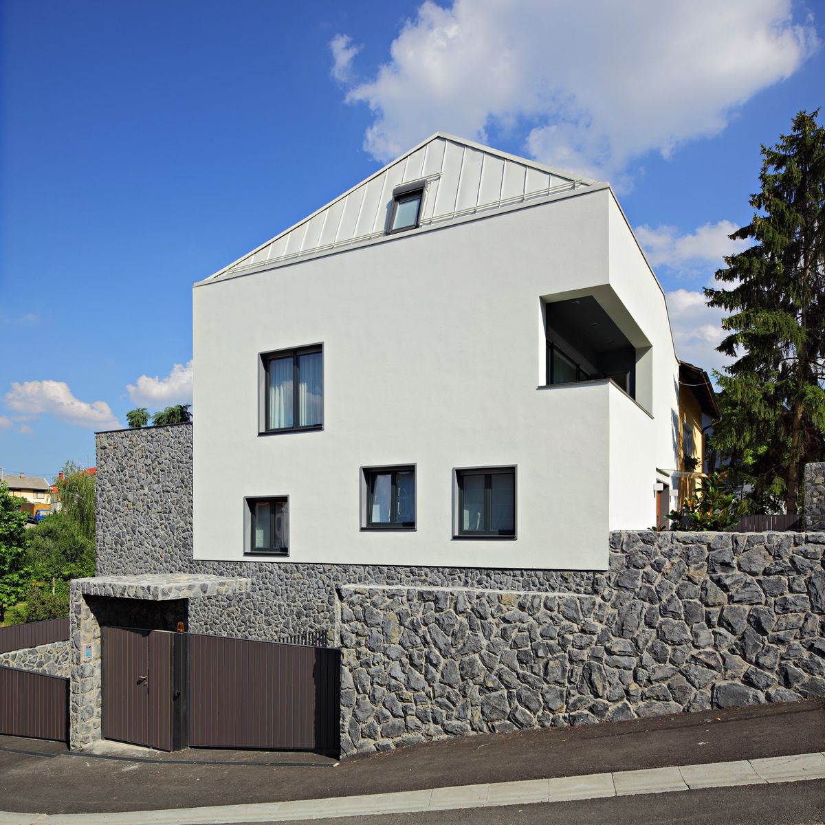 Višestambena zgrada na Vrhovcu - Višestambeni objekti - 1352