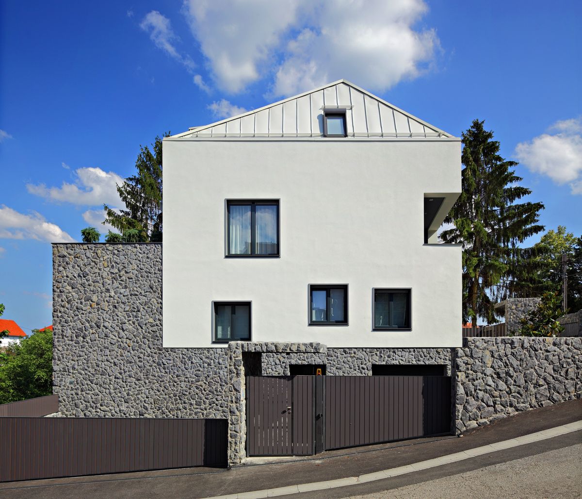 Višestambena zgrada na Vrhovcu - Višestambeni objekti - 1353