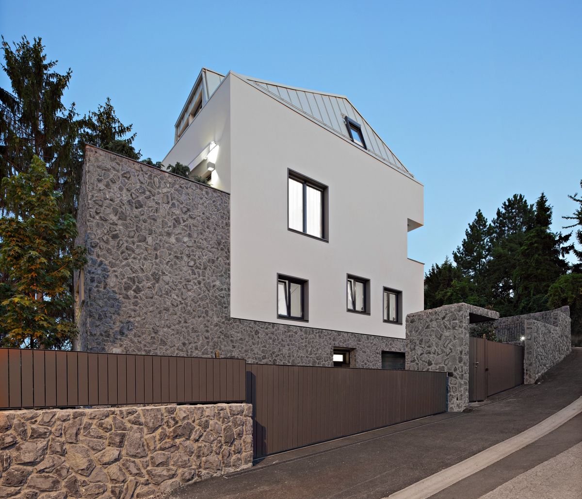 Višestambena zgrada na Vrhovcu - Višestambeni objekti - 1358