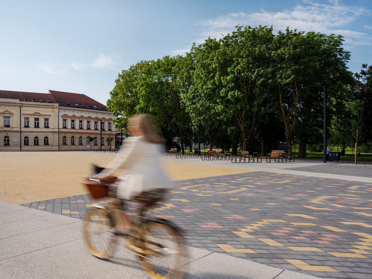 Rekonstrukcija središnjih trgova u Koprivnici - Javni objekti - 1462