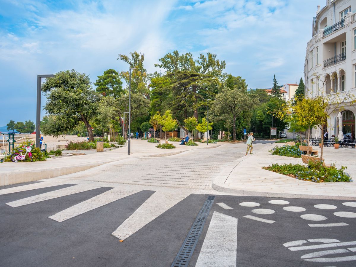 Trg Miramare - Javni objekti - 1470