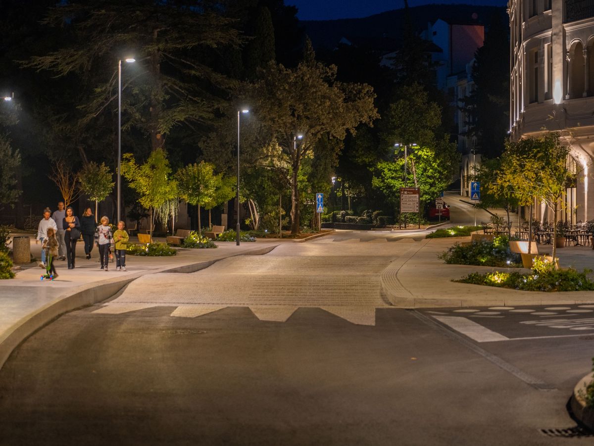 Trg Miramare - Javni objekti - 1474