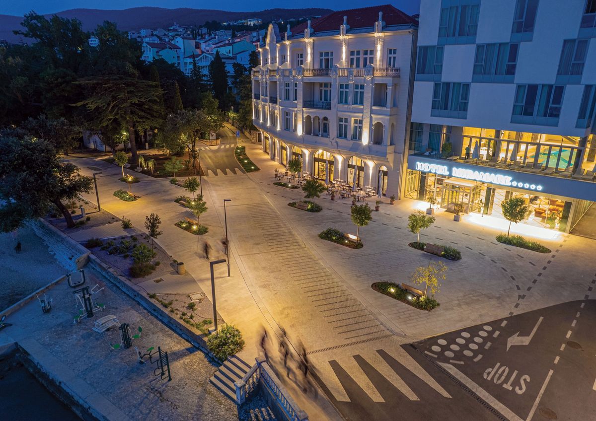 Trg Miramare - Javni objekti - 1476