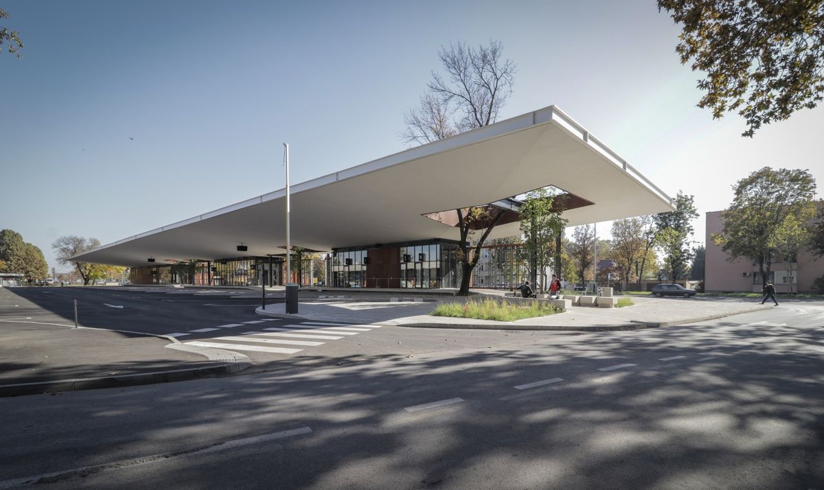 Autobusni kolodvor Slavonski Brod - Javni objekti - 1752