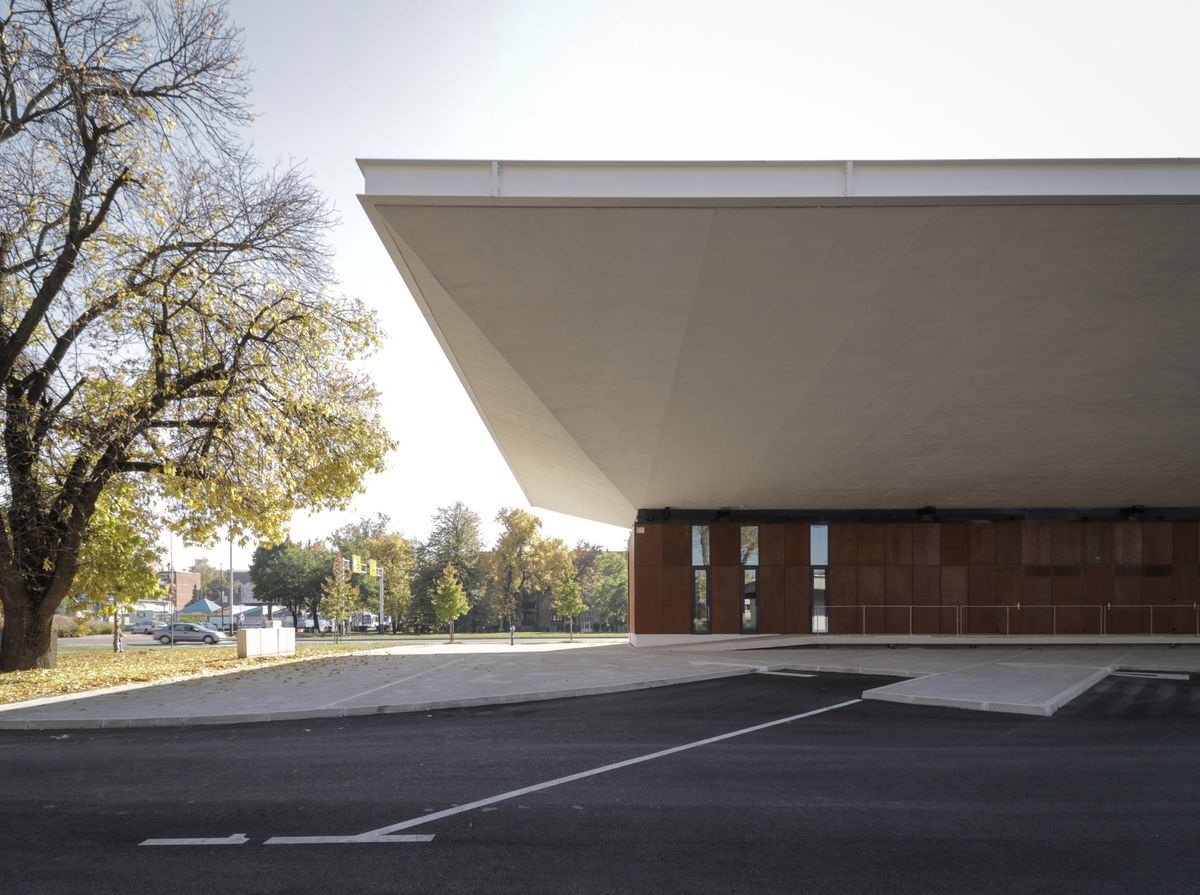 Autobusni kolodvor Slavonski Brod - Javni objekti - 1756