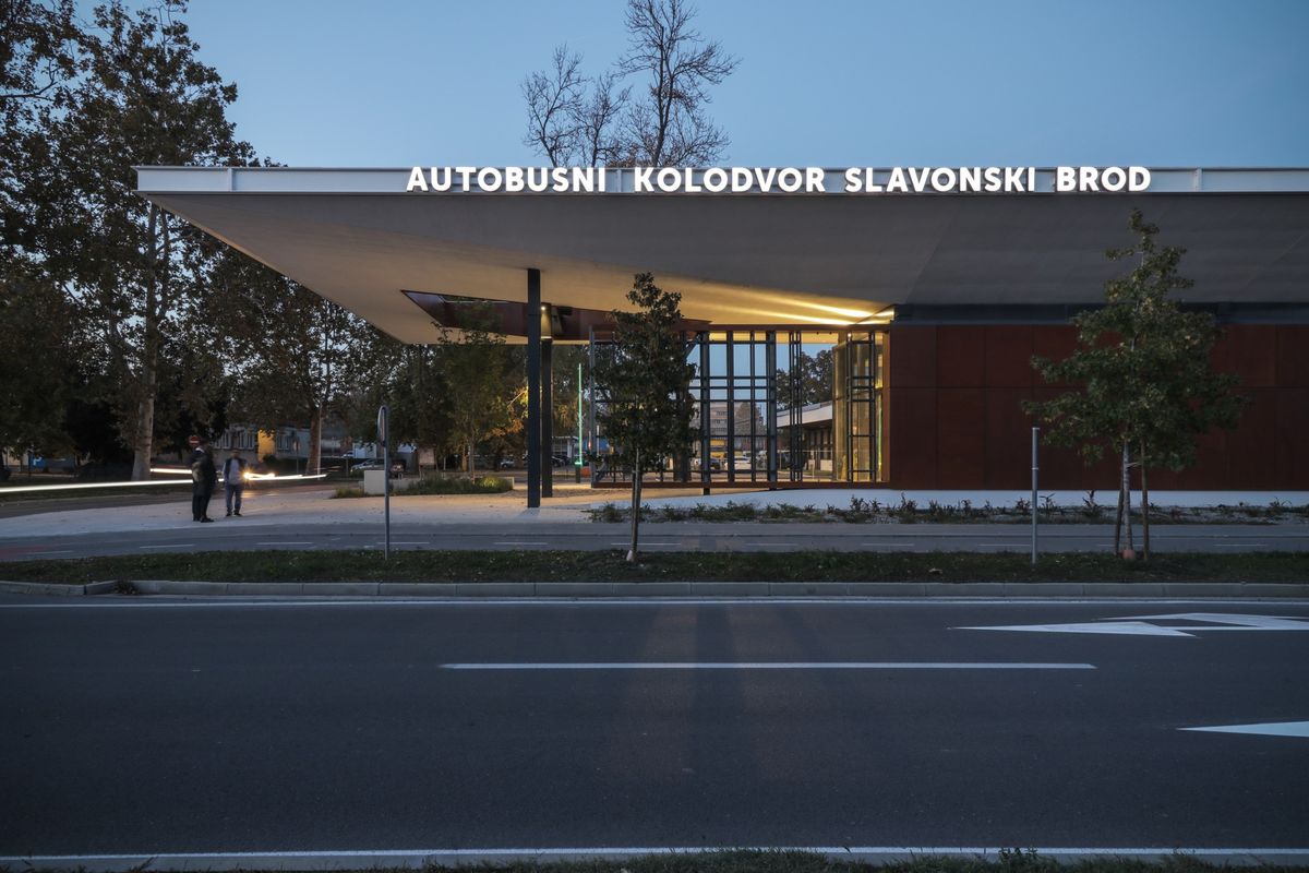 Autobusni kolodvor Slavonski Brod - Javni objekti - 1764
