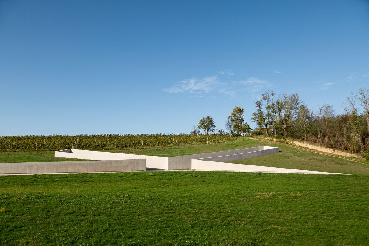 Spomen-obilježje Lovas - Javni objekti - 1855