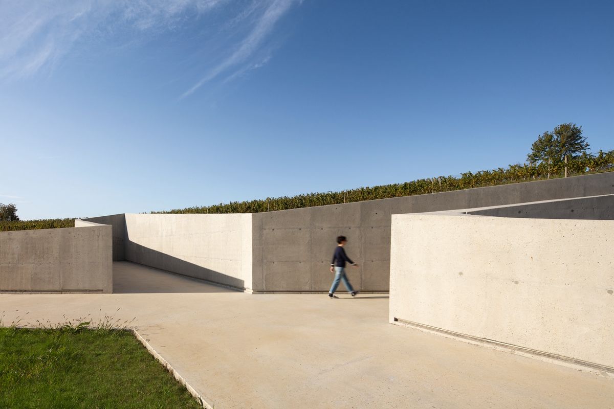 Spomen-obilježje Lovas - Javni objekti - 1857