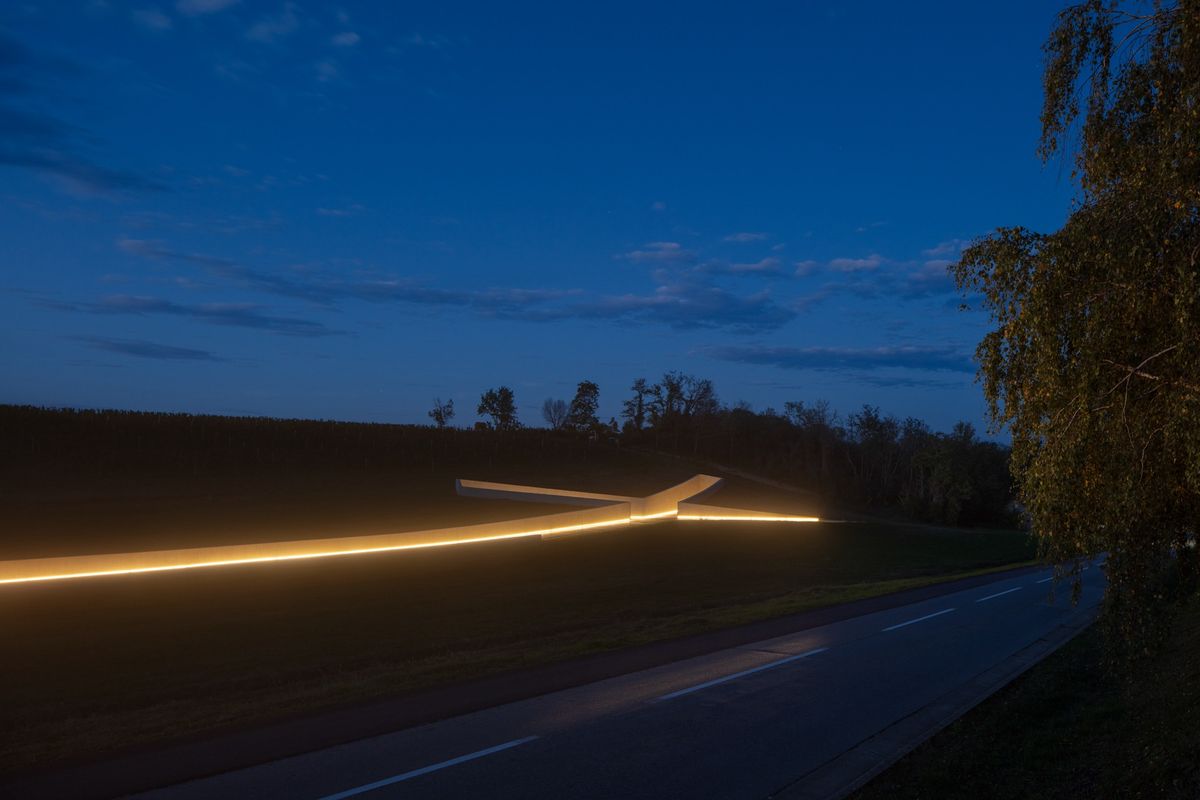 Spomen-obilježje Lovas - Javni objekti - 1861