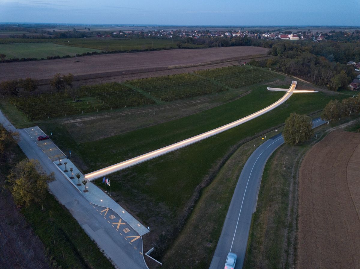 Spomen-obilježje Lovas - Javni objekti - 1862