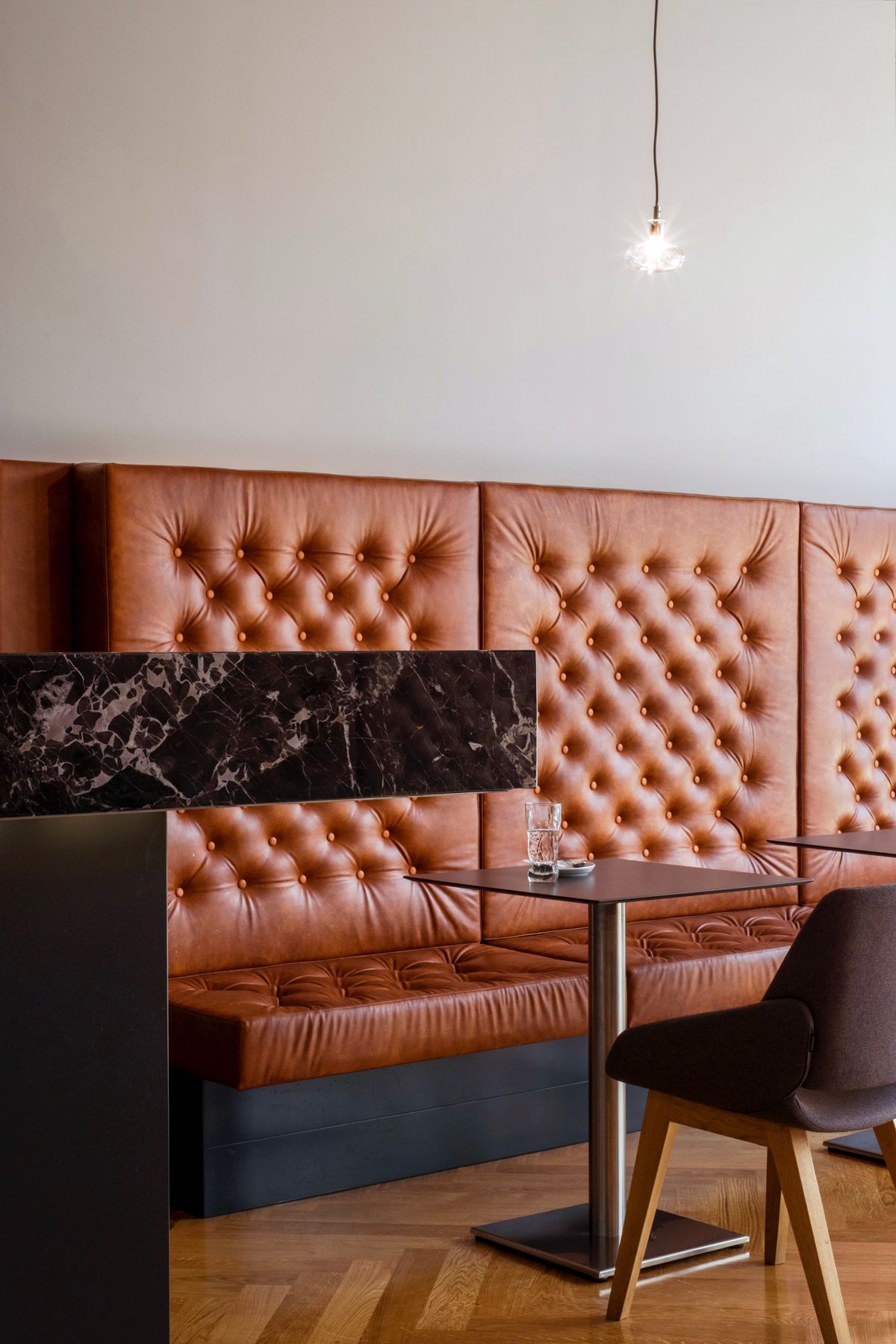 Interijer splitskog lounge bara - Ugostiteljski objekti - 2368