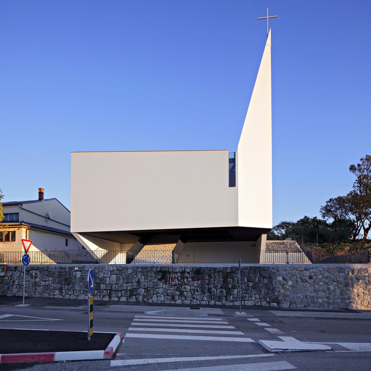 Crkva Svete Ane - Javni objekti - 3124