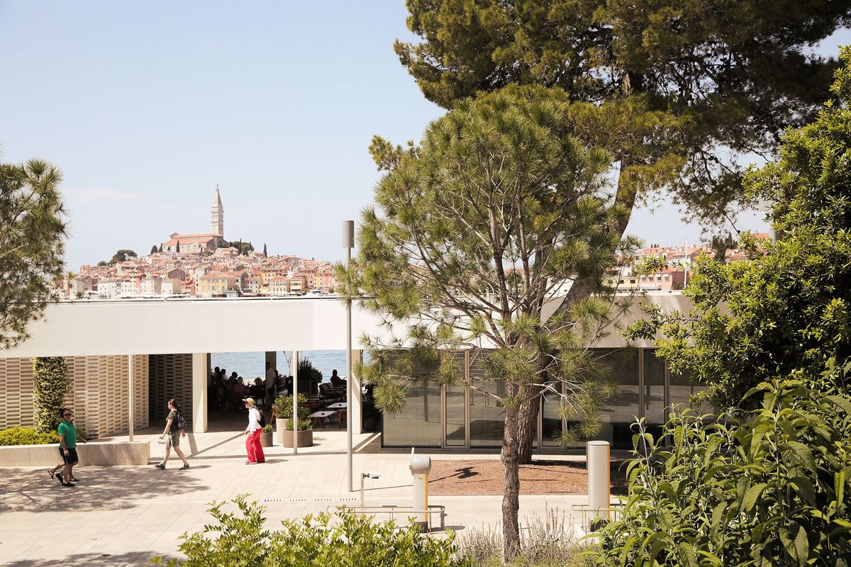 Pristupni plato i recepcija otočnih hotela - Turistički objekti - 299