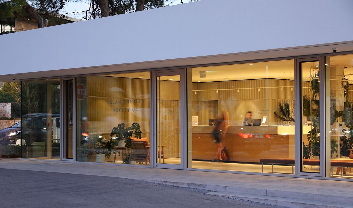 Pristupni plato i recepcija otočnih hotela - Turistički objekti - 305