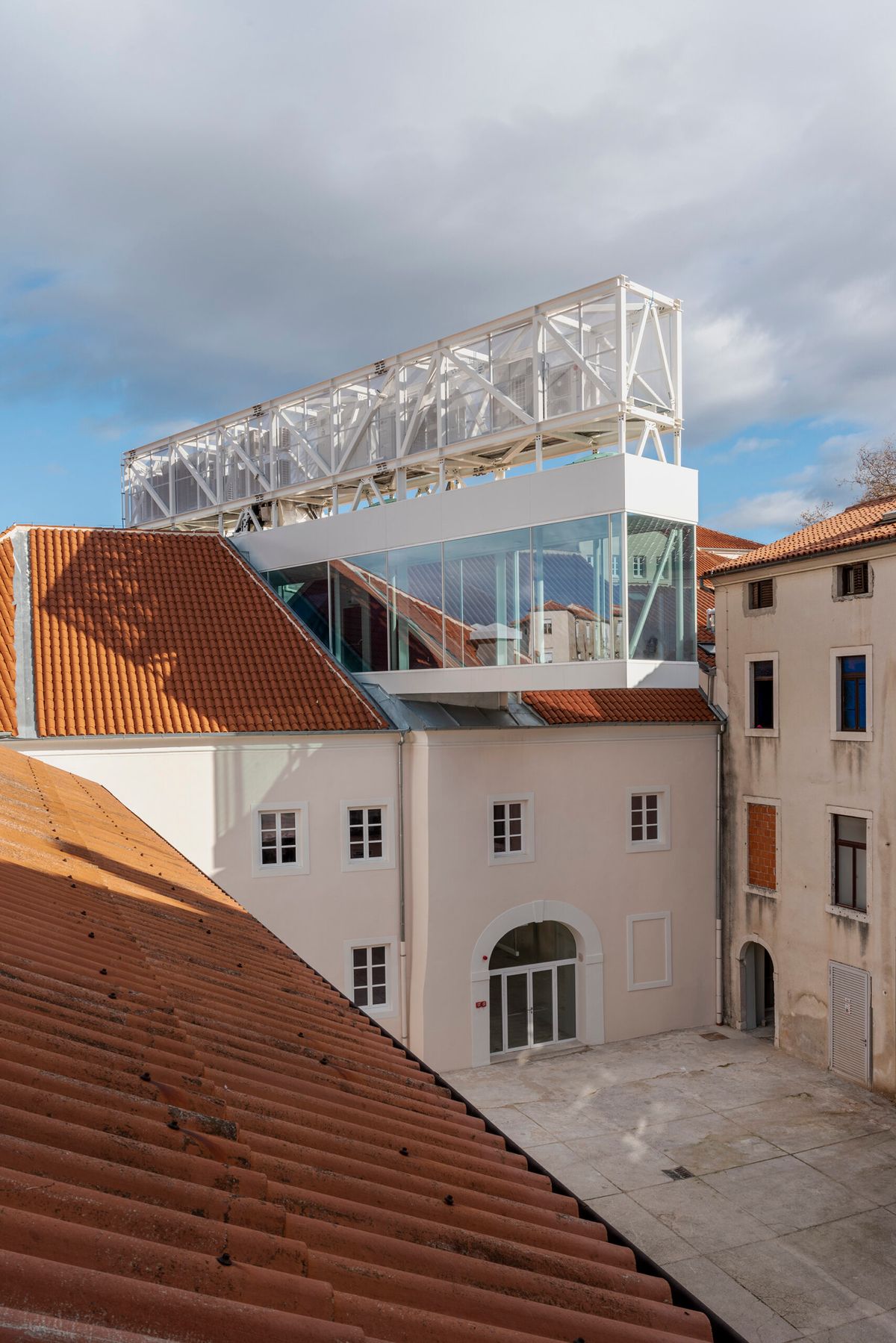 Providurova palača - Javni objekti - 3303