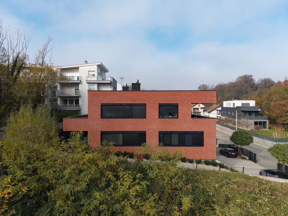 Aruto - mala stambena zgrada u padini - Višestambeni objekti - 3988