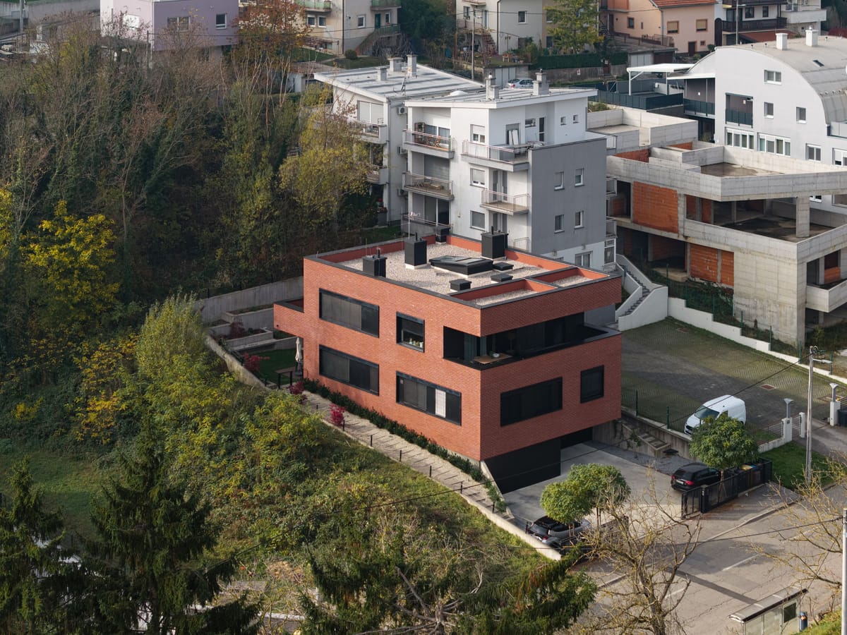 Aruto - mala stambena zgrada u padini - Višestambeni objekti - 3986