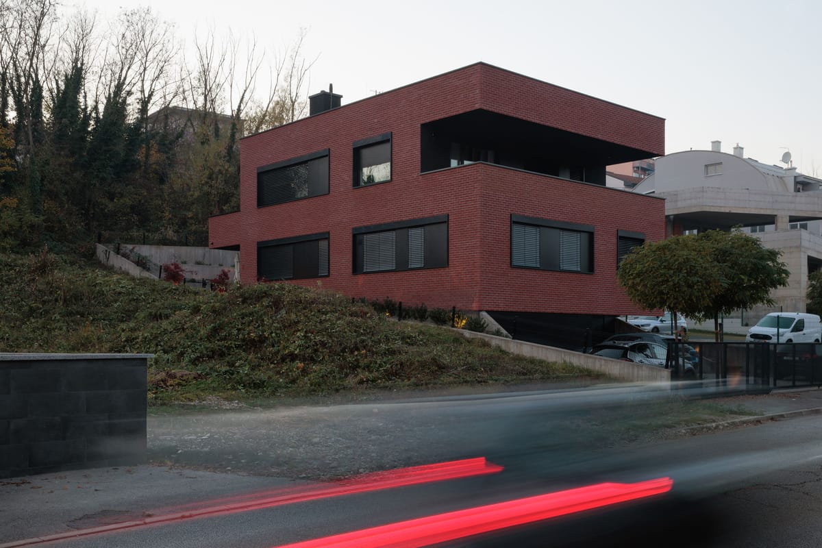 Aruto - mala stambena zgrada u padini - Višestambeni objekti - 4001