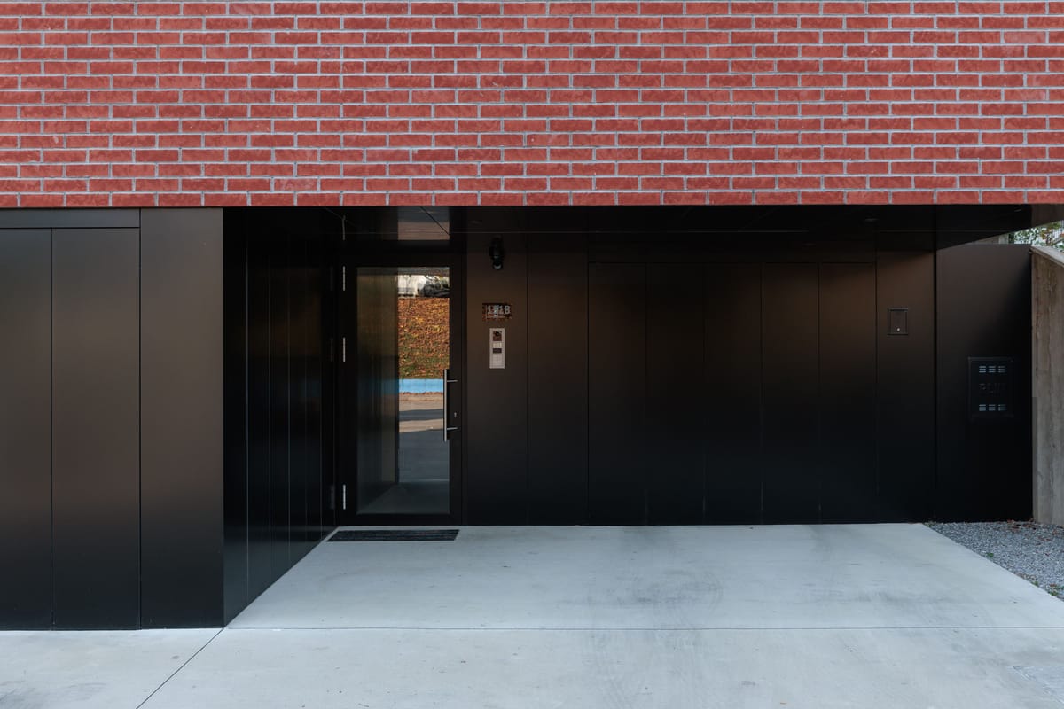 Aruto - mala stambena zgrada u padini - Višestambeni objekti - 3992