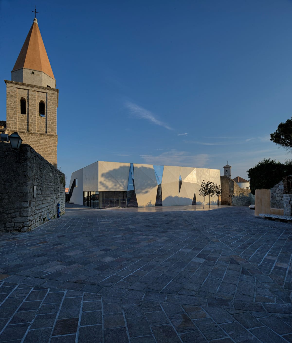 Sportska dvorana i trg na Krku - Javni objekti - 4053