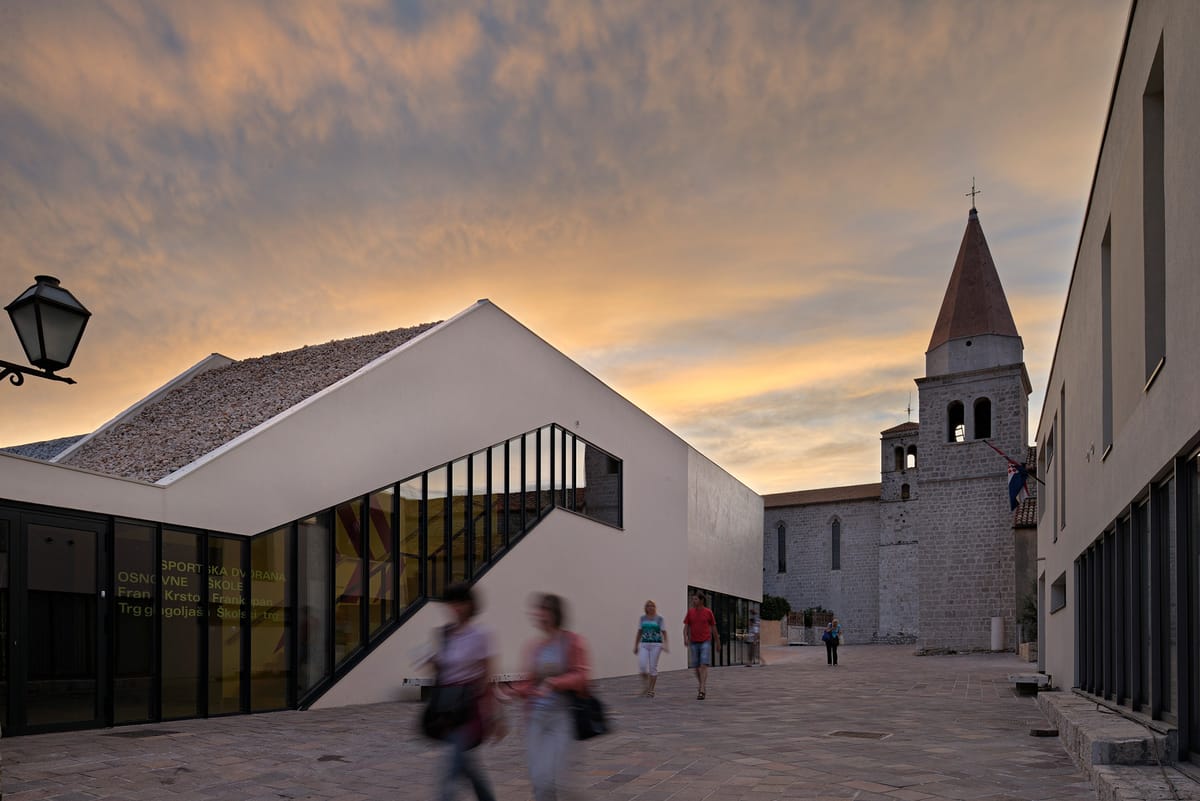 Sportska dvorana i trg na Krku - Javni objekti - 4050