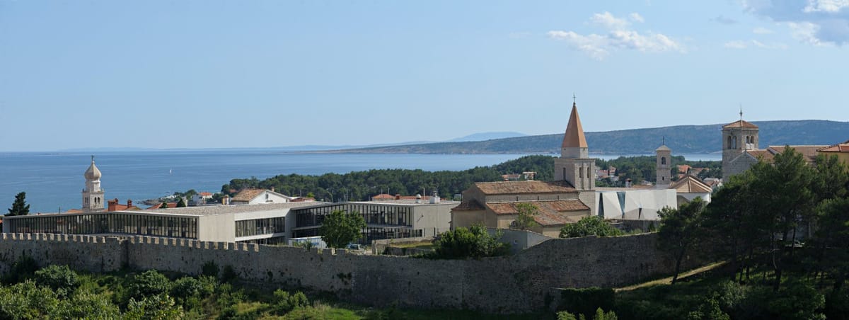 Sportska dvorana i trg na Krku - Javni objekti - 4047