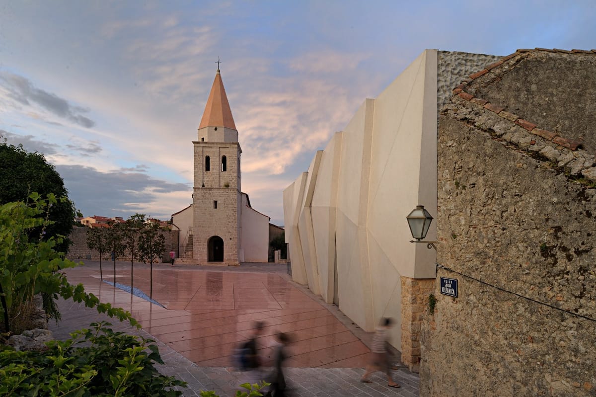 Sportska dvorana i trg na Krku - Javni objekti - 4049