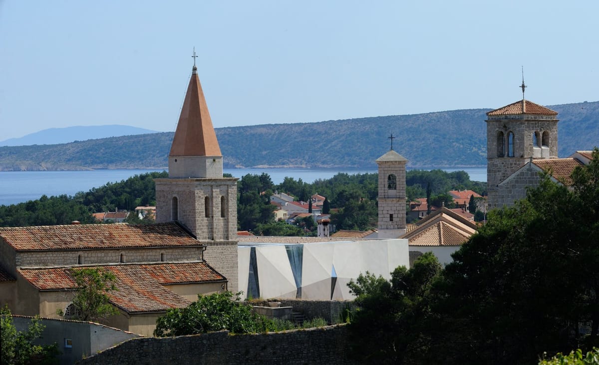 Sportska dvorana i trg na Krku - Javni objekti - 4048