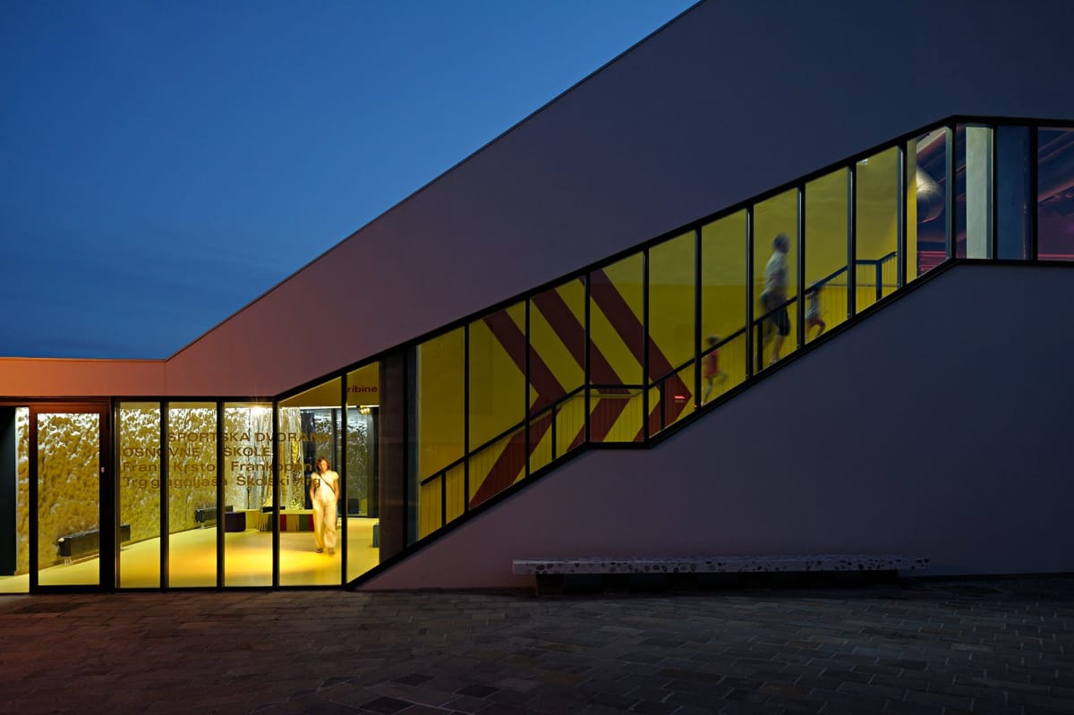 Sportska dvorana i trg na Krku - Javni objekti - 4064