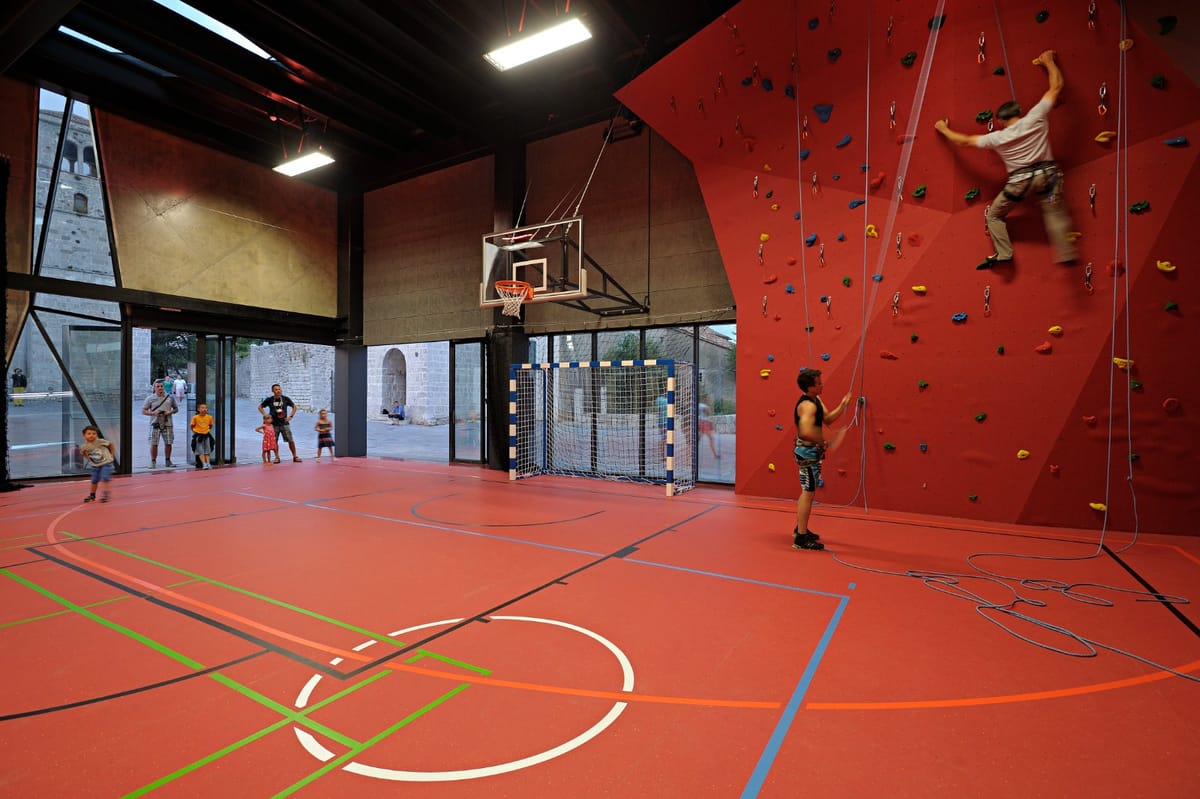 Sportska dvorana i trg na Krku - Javni objekti - 4065