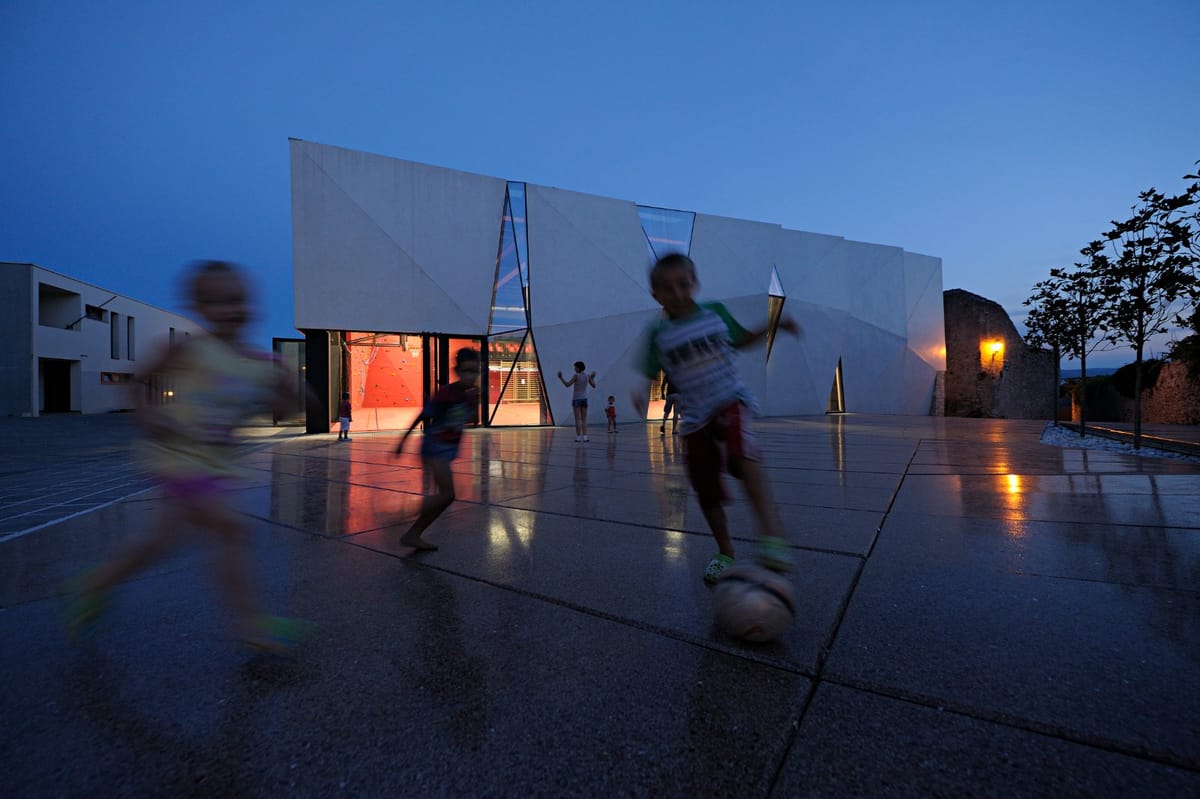 Sportska dvorana i trg na Krku - Javni objekti - 4057