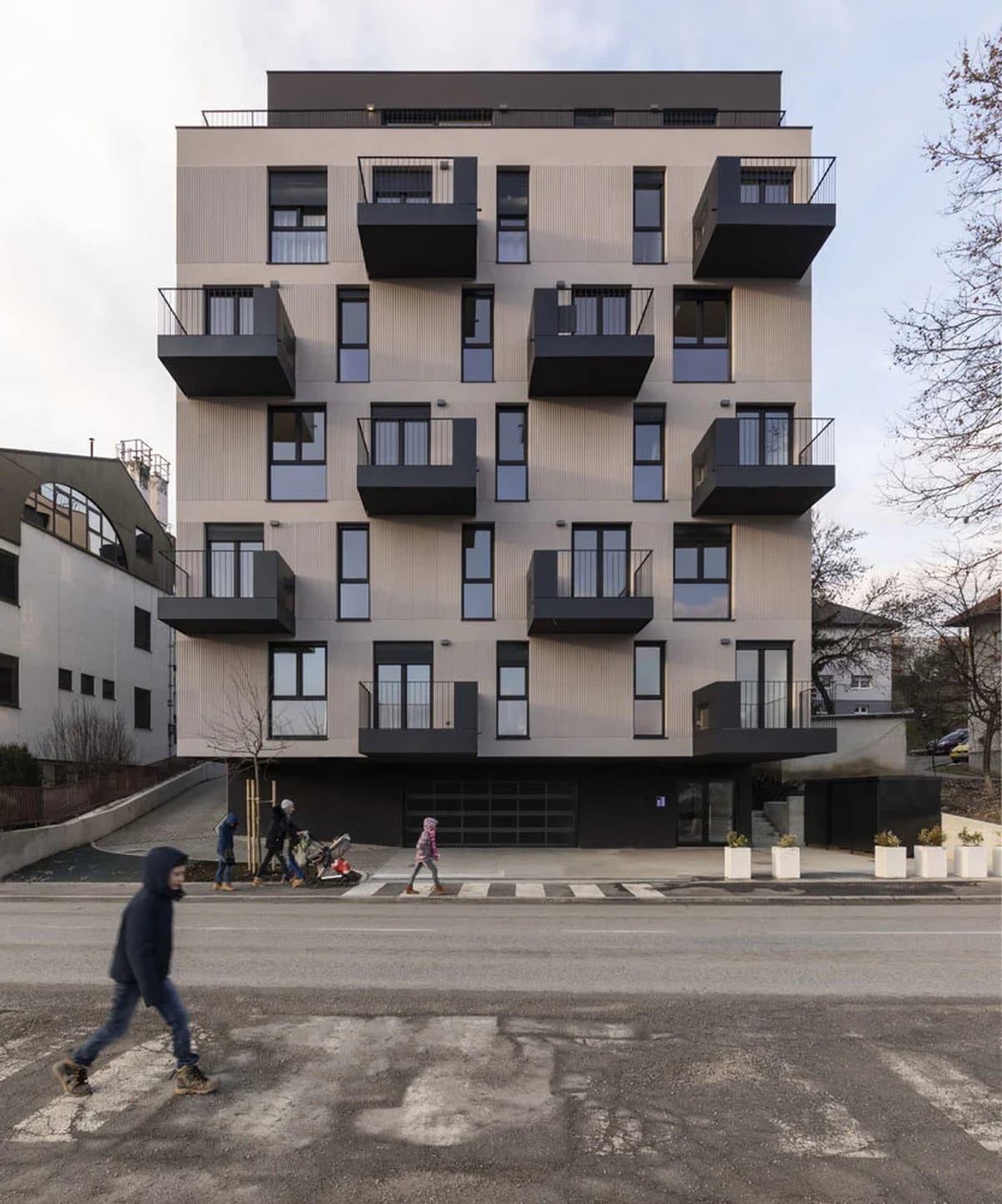 Zgrada između dvije ulice - Višestambeni objekti - 4211