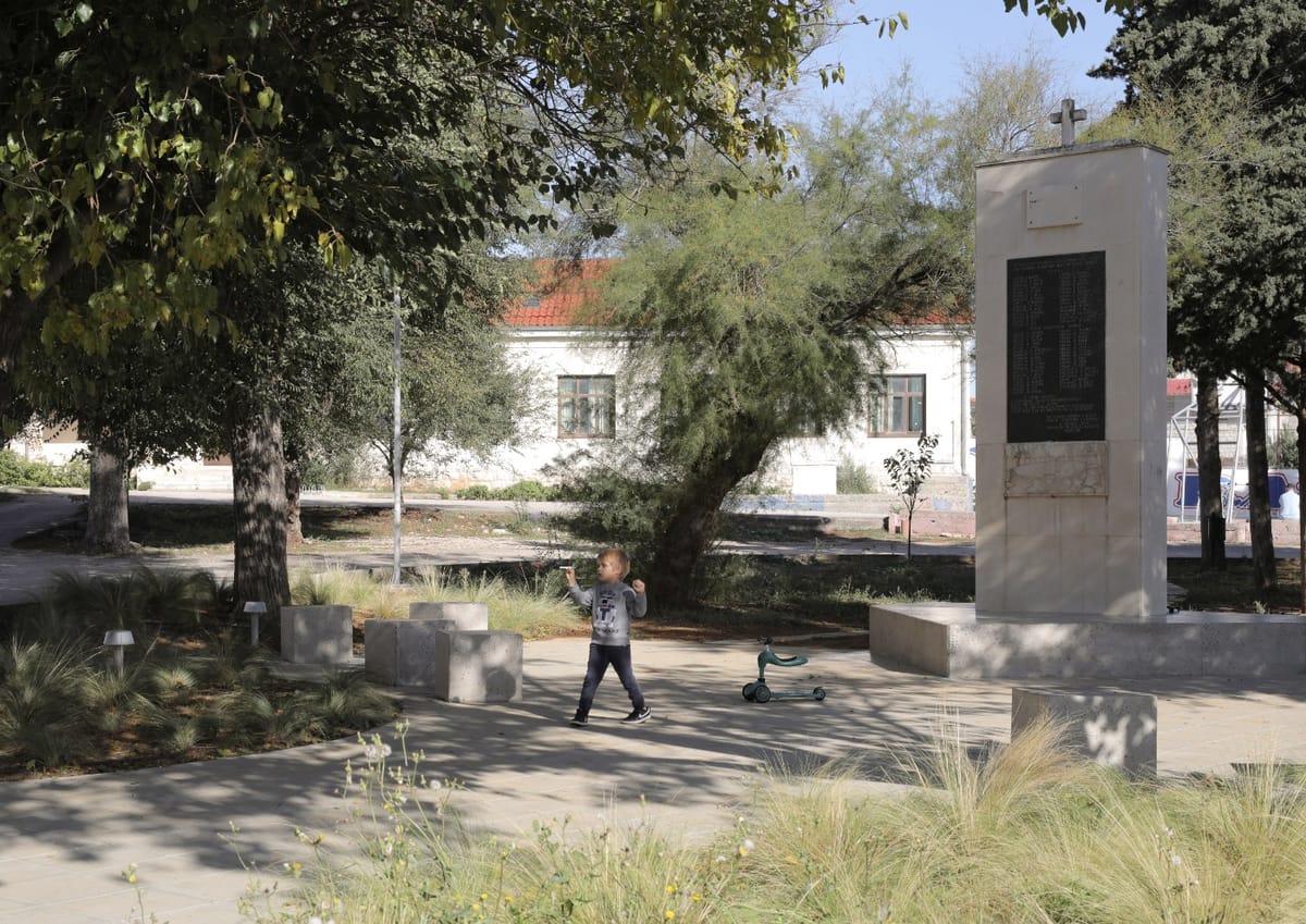 Uređenje javne površine u Raslini - Trgovi i šetališta - 5012