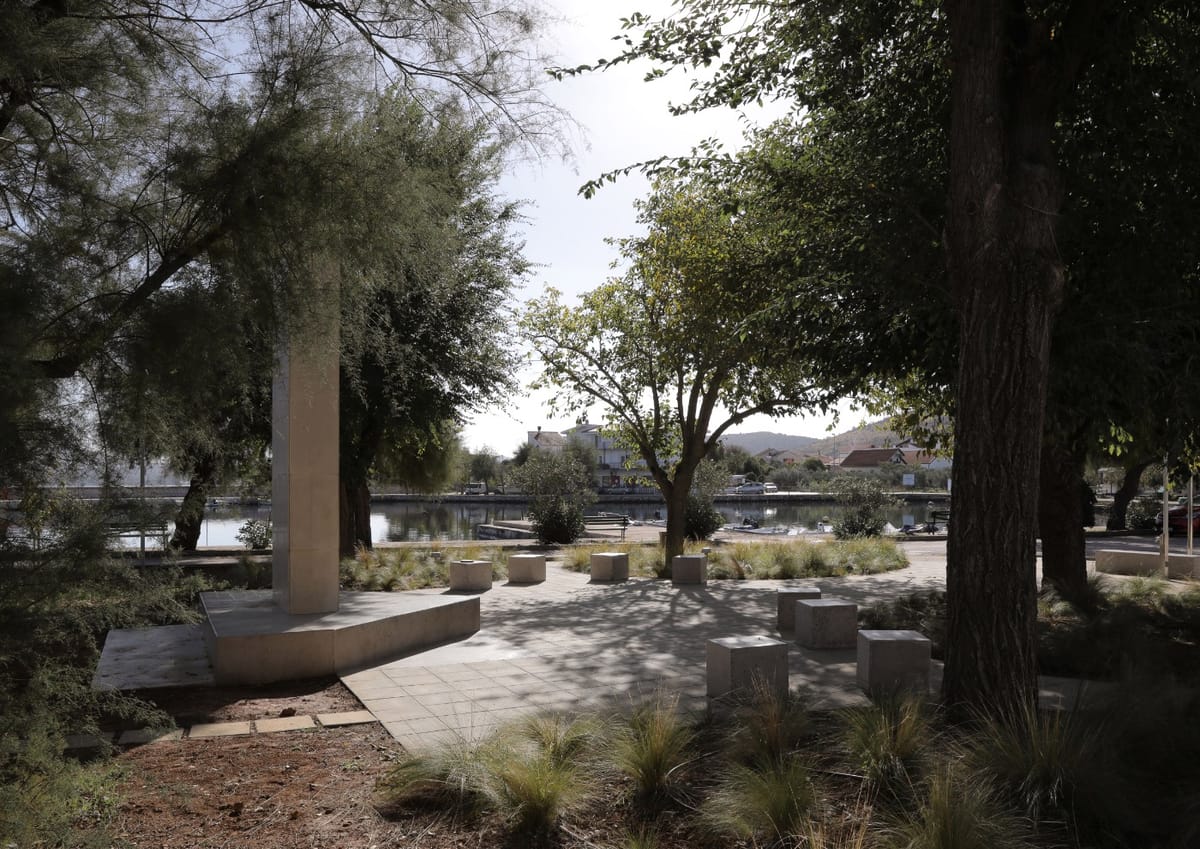 Uređenje javne površine u Raslini - Trgovi i šetališta - 5009