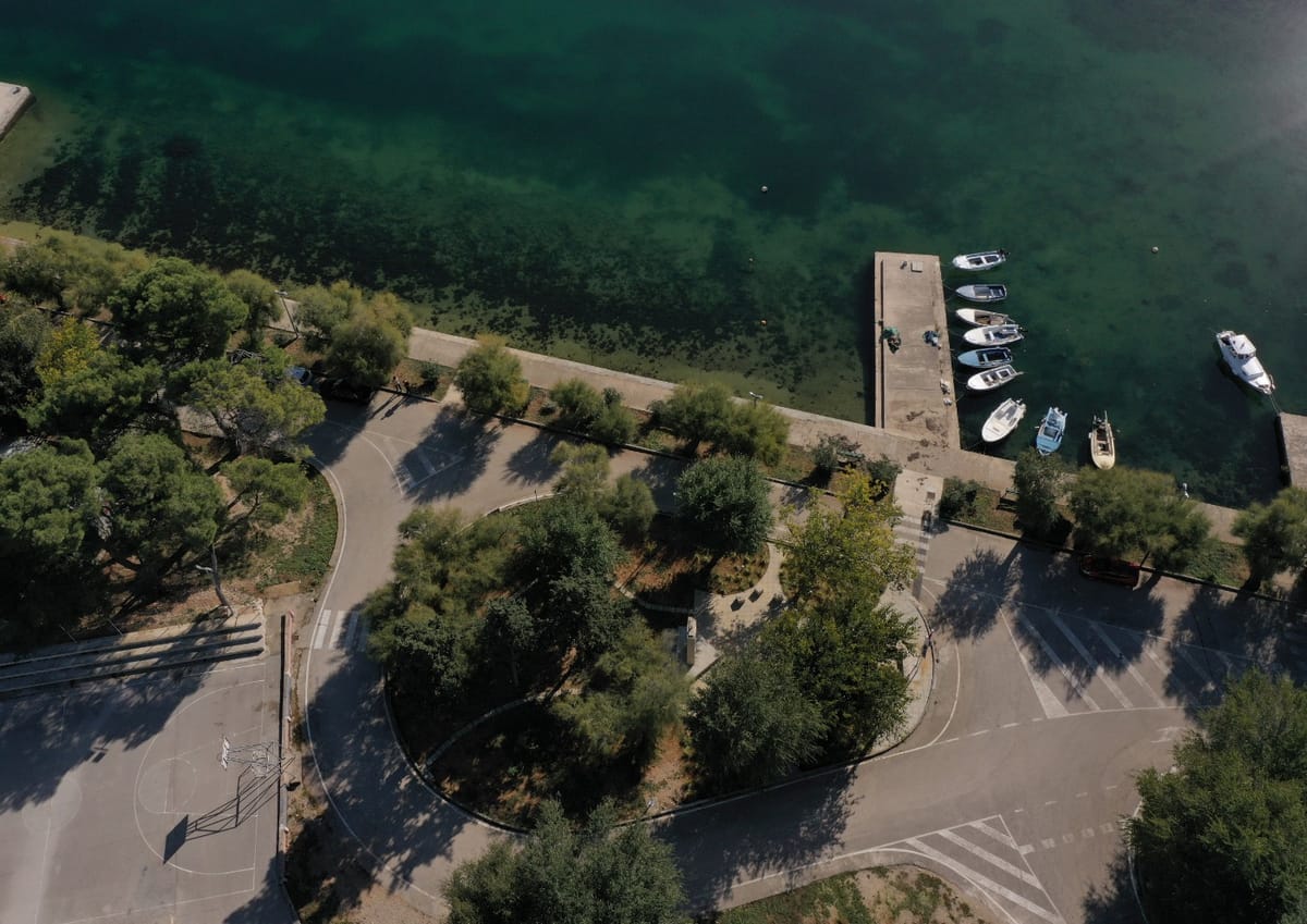 Uređenje javne površine u Raslini - Trgovi i šetališta - 5014