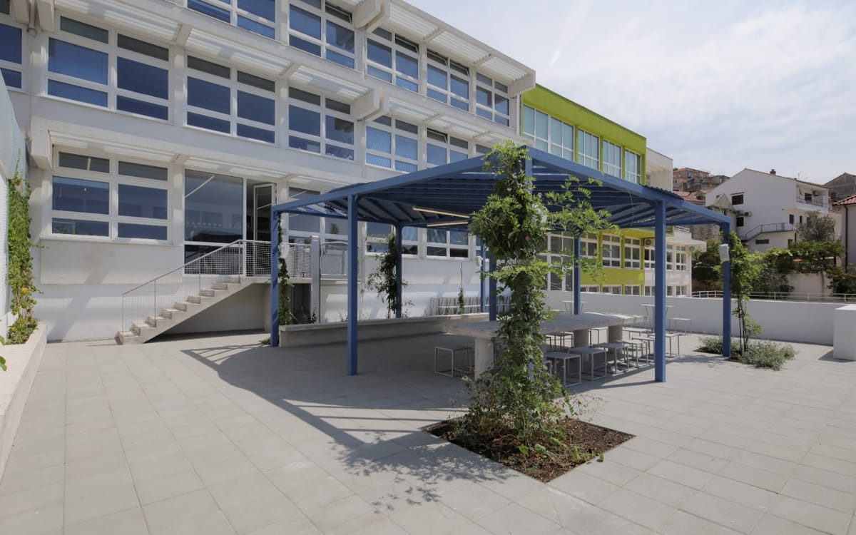 Uređenje učionice i vanjske terase osnovne škole - Škole - 5023