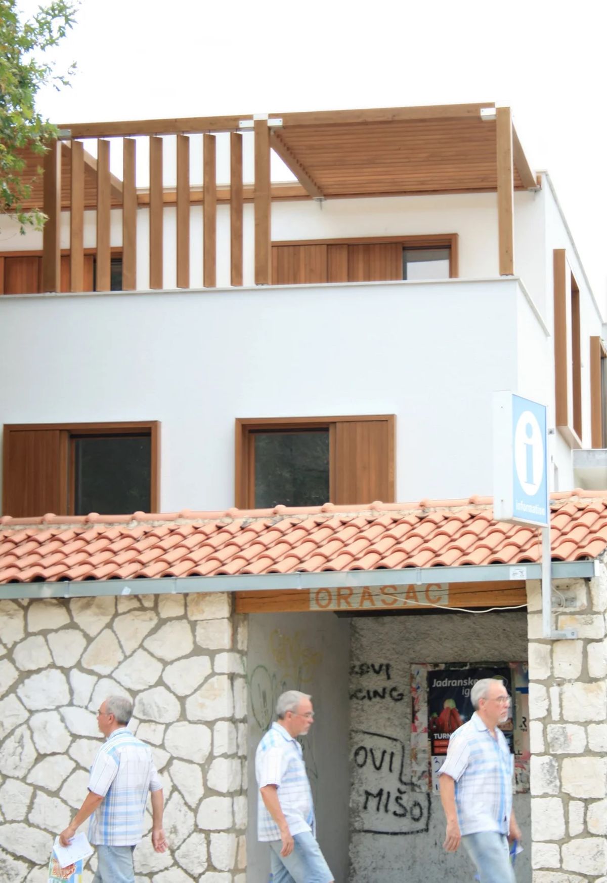 Rehab – reorganizacija i rekonstrukcija višestambene zgrade u Orašcu - Višestambeni objekti - 854