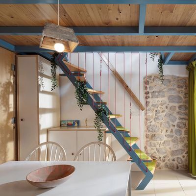 Kuća H – rekonstrukcija stare kamene kuće u dva tripleks studija na Krku